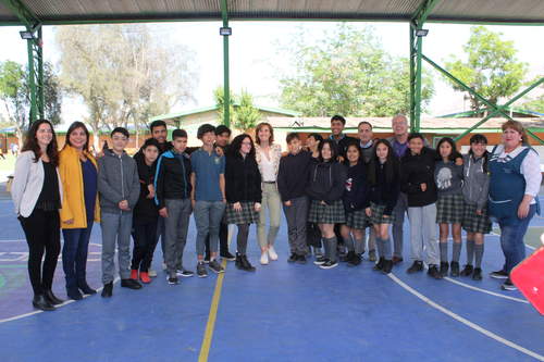 Visita de la Ex Ministra Marcela Cubillos a su escuela para conocer el TDI