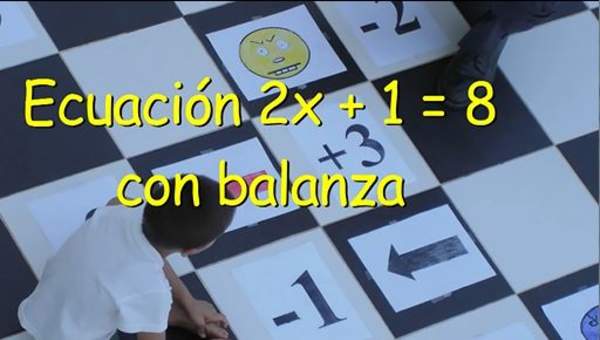 Ecuación 2x + 1 = 8 con balanza
